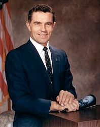 ���� ������ ������ (Karl Gordon Henize)
