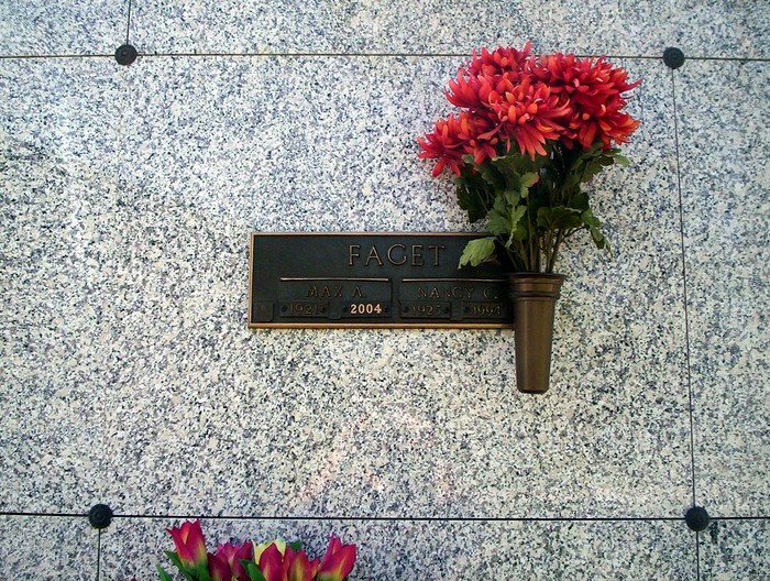 ���, ���� �����, �. ��������, �������� Mount Olivet Catholic Cemetery, ����������� ����� ������� ���� � ��� ������.