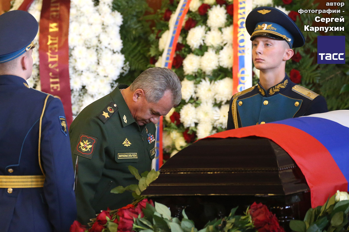 Московская область, городской округ Мытищи, Федеральное Военное Мемориальное кладбище (ныне - Федеральный Военный Мемориал "Пантеон Защитников Отечества"). Церемония прощания с дважды Героем Советского Союза, Лётчиком-космонавтом СССР, генерал-майором авиации в отставке Алексеем Архиповичем Леоновым (автор фотографии - Сергей Карпухин; Информационное телеграфное агентство России (ИТАР-ТАСС); 15 октября 2019 года)