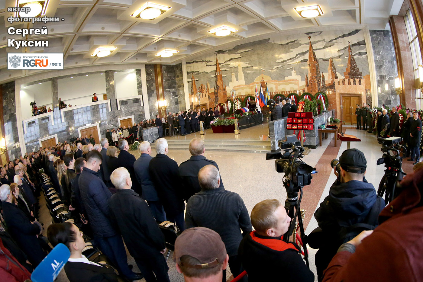 Московская область, Мытищинский район, Федеральное Военное Мемориальное кладбище. Церемония прощания с дважды Героем Советского Союза, Лётчиком-космонавтом СССР, генерал-майором авиации в отставке Алексеем Архиповичем Леоновым (автор фотографии - Сергей Куксин; "Российская газета"; 15 октября 2019 года)