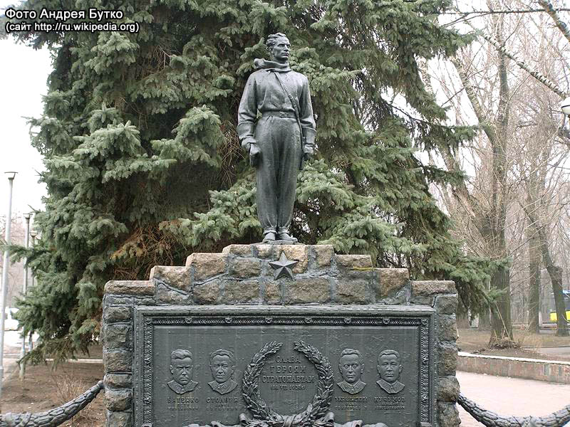 �������, �. ������.
����������� �������� ������� � ��������� 25-����� ����.
�������� �� �������� ������ ������� ����������� "���-1"
(���� ������ �����, ���� http://ru.wikipedia.org)