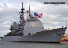 (��������� ����) ������� ��� ��� "Phillipine Sea", � �������� ��� ������� ���� ����� ���������� (14 �������� 2012 ����, photo by Bill Ingalls (NASA))