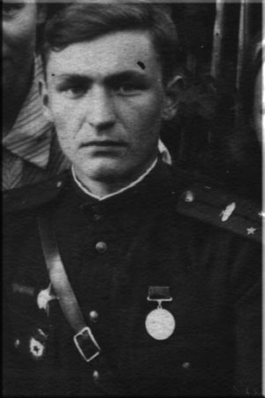 Лейтенант, танкист Анатолий Смёрдов (фотография из архива семьи Смёрдовых)
