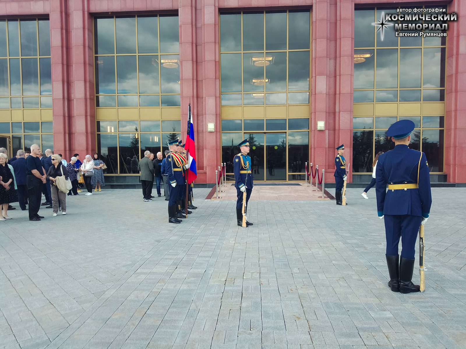 Московская область, городской округ Мытищи, Федеральный Военный Мемориал "Пантеон Защитников Отечества". После церемонии прощания с Героем Советского Союза, Лётчиком-космонавтом СССР, полковником в отставке Вячеславом Дмитриевичем Зудовым (14 июня 2024 года)